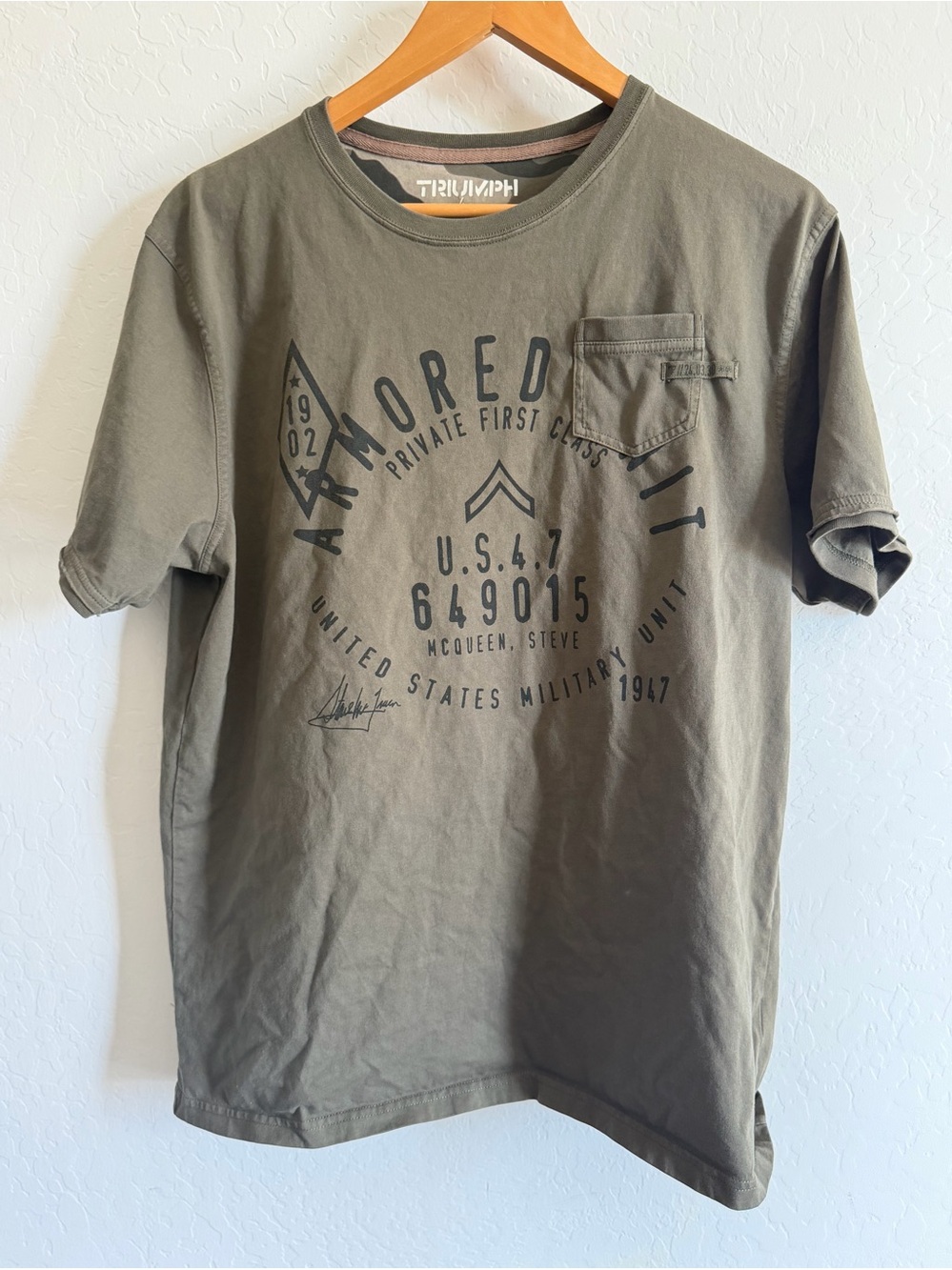 Triumph Motorcycles Steve McQueen Armored Unit Pocket T-Shirt Size Large Olive